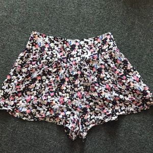 American Eagle flowy shorts
